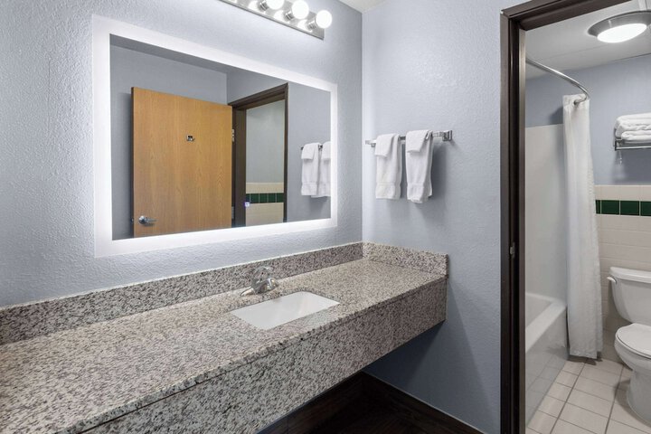 AmericInn by Wyndham Oscoda Near AuSable River