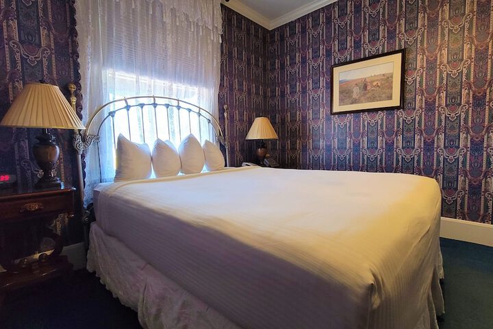 Room 76 of 104
