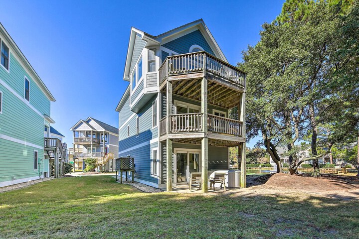 Coastal Home w / Community Pool 2 Miles to Beach!