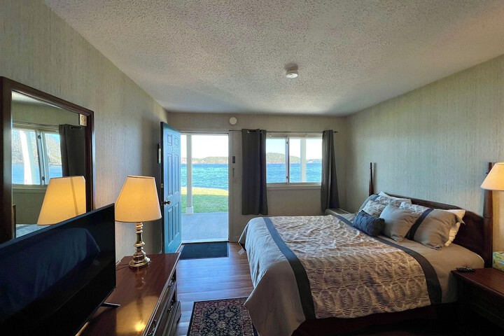Room 33 of 54