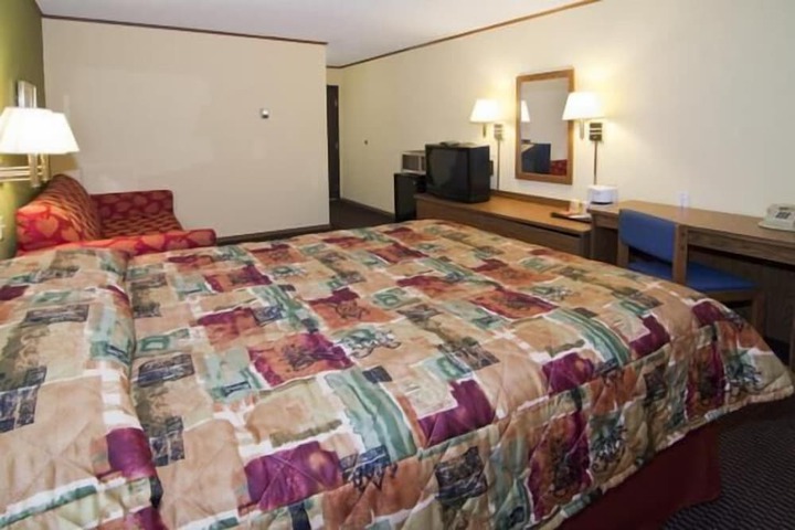 Room 11 of 23