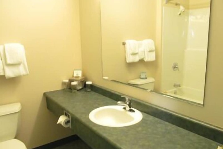 Room 9 of 34