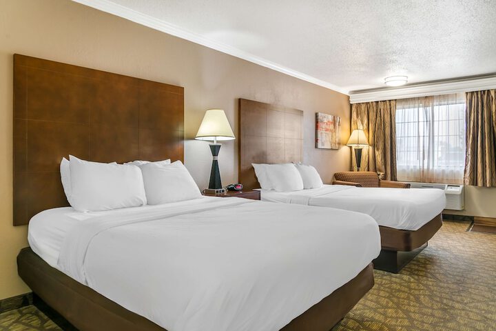 Room 32 of 40