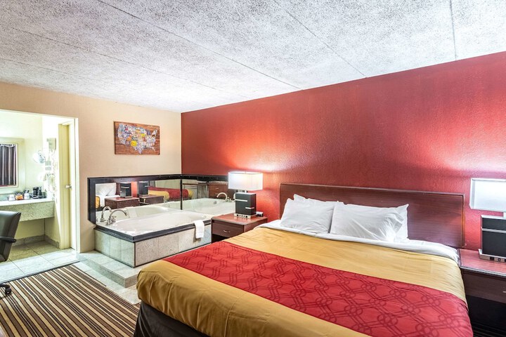 Room 16 of 33