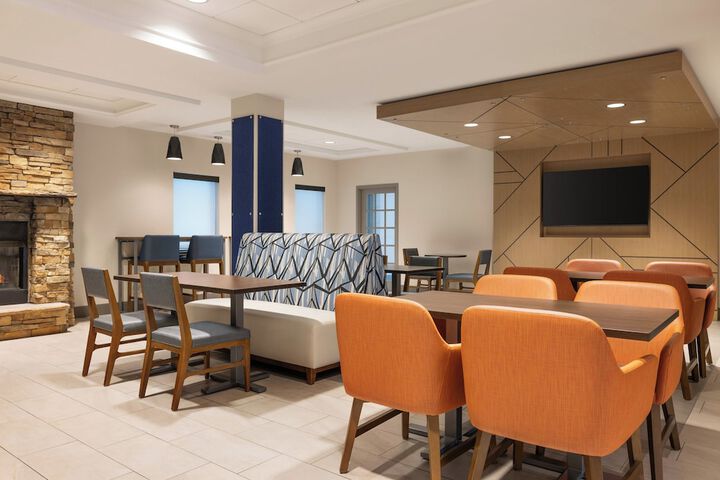 Holiday Inn Express & Suites Hagerstown by IHG