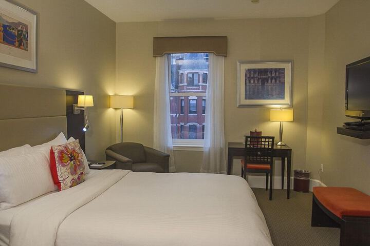 Room 13 of 30