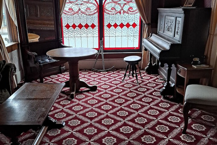 Van Gilder Hotel