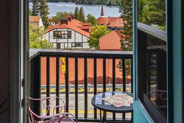 Arrowhead Lake Inn