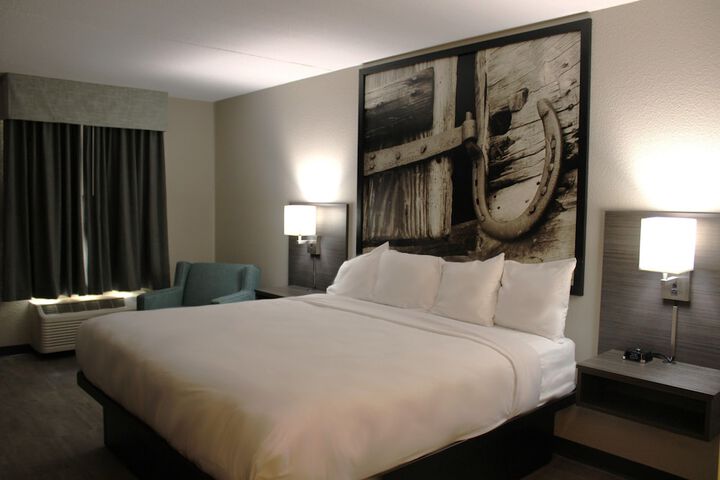 Boarders Inn & Suites