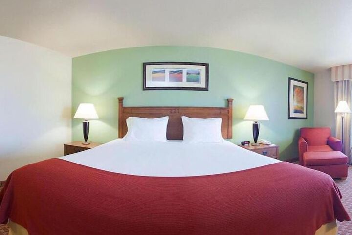 Baymont Inn and Suites by Wyndham Sturgis