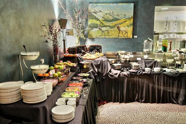 Dining 41 of 63