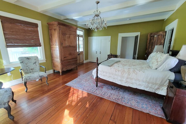 Room 9 of 37