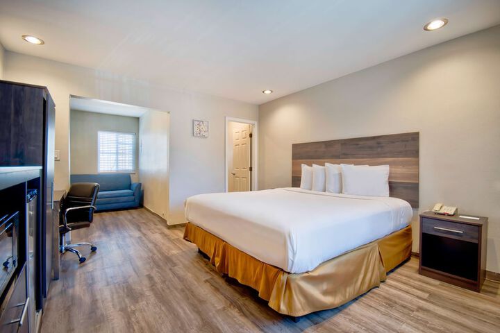 Room 18 of 23