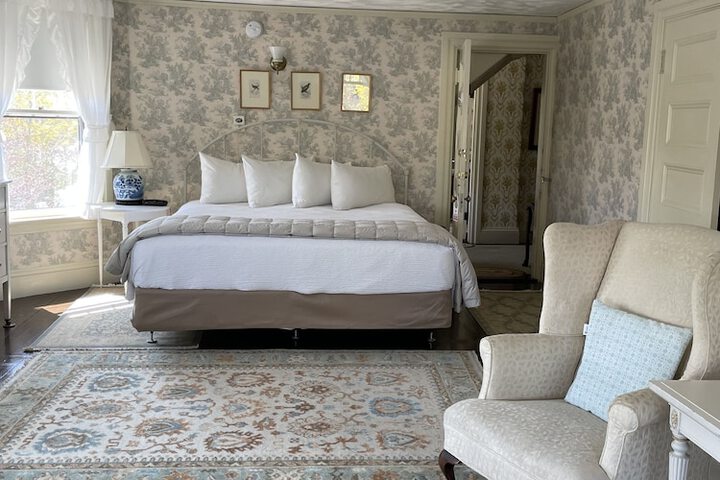 Room 44 of 100