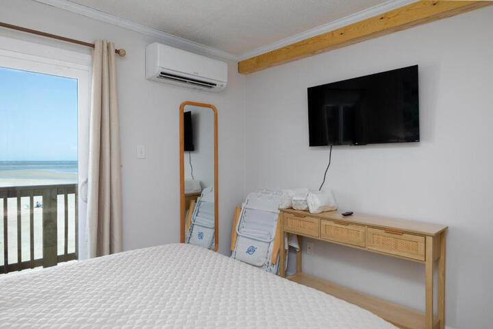 Embrace Oceanfront Elegance: Book Your Stay at Sunrise Oasis