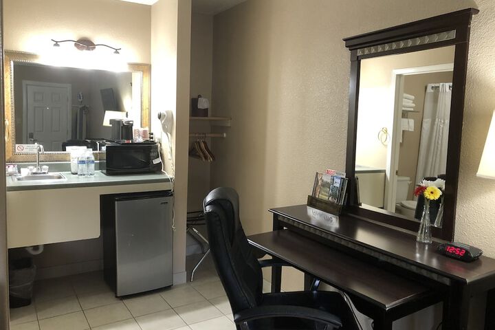 Room 28 of 53