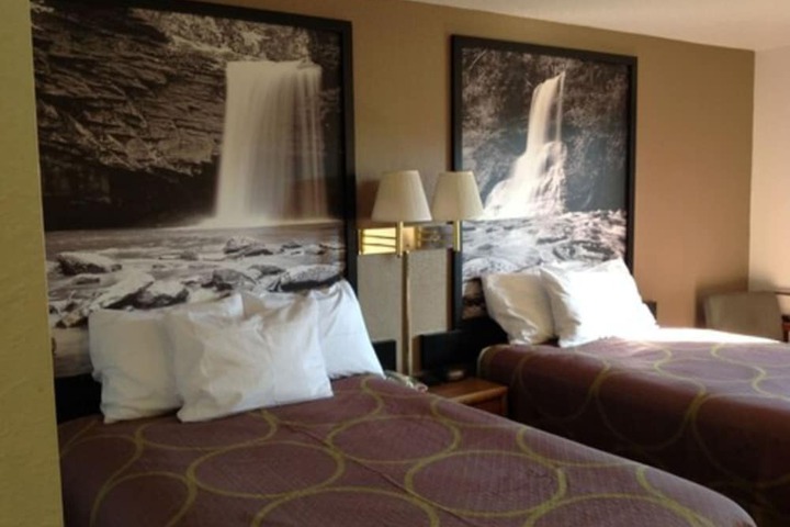 Room 10 of 28