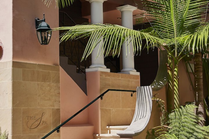 Hotel 2 of 153