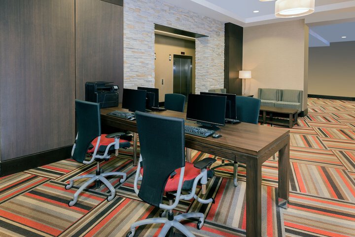 Business Center 75 of 76