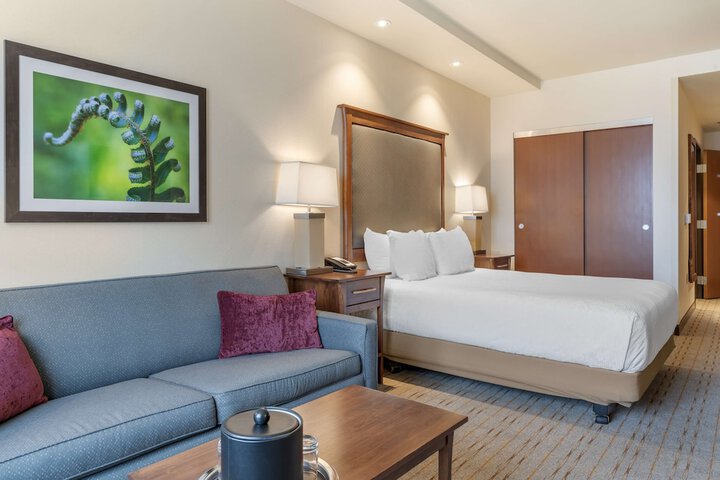 Best Western Premier Boulder Falls Inn