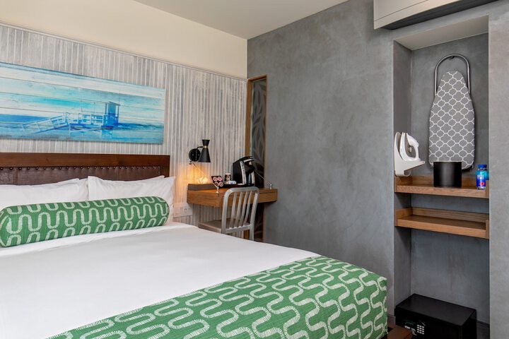 Room 16 of 39