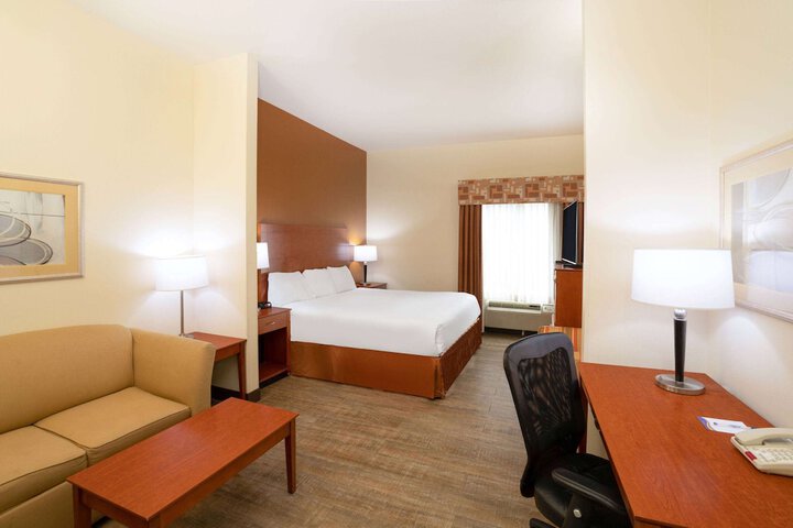 Room 7 of 28