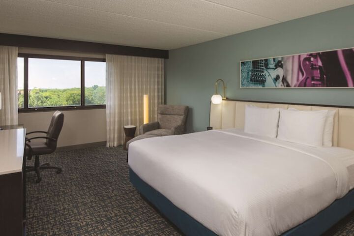 Room 21 of 38