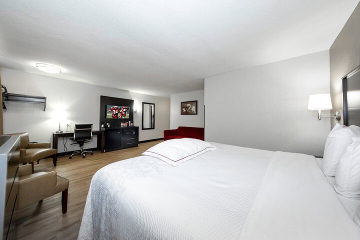 Red Roof Inn PLUS+ Huntsville