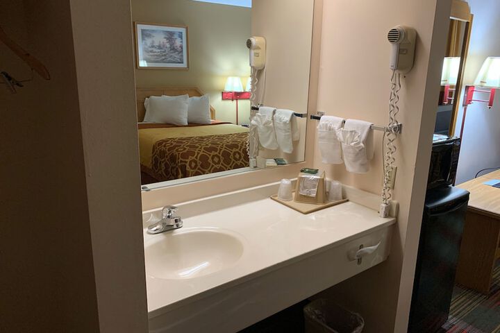 Budgetinn & Suites