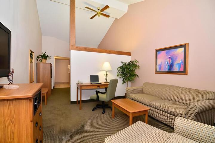 Best Western Plus Saddleback Inn & Conference Center