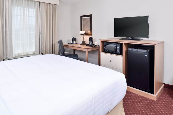 Room 17 of 28