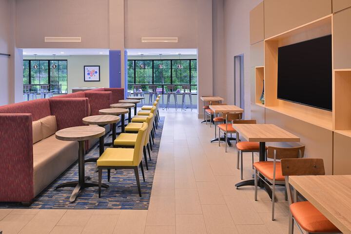 Holiday Inn Express & Suites Bryant - Benton Area by IHG
