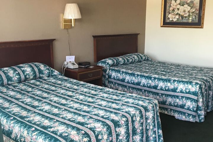 Room 9 of 16