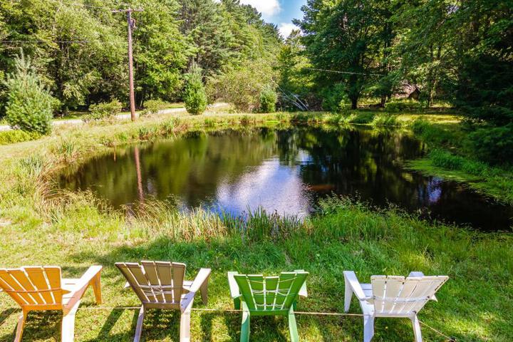 Southwoods Mountain Estate -private mansion pool, hottub+ 15 acres
