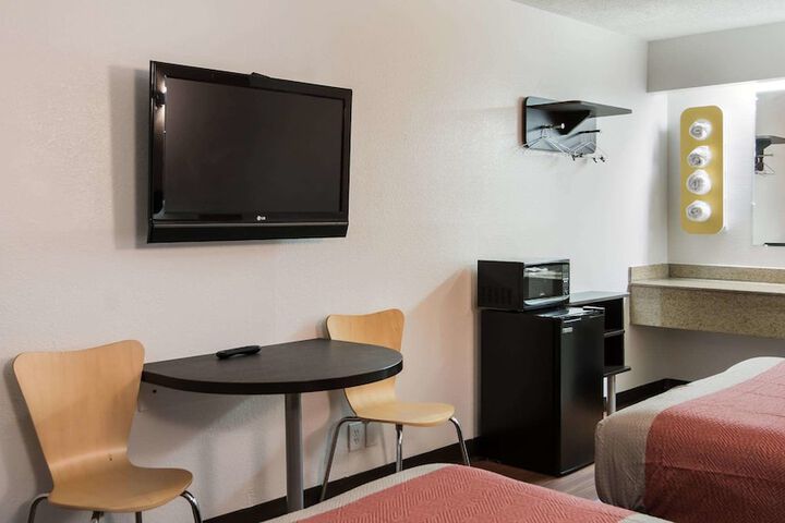 Room 16 of 34