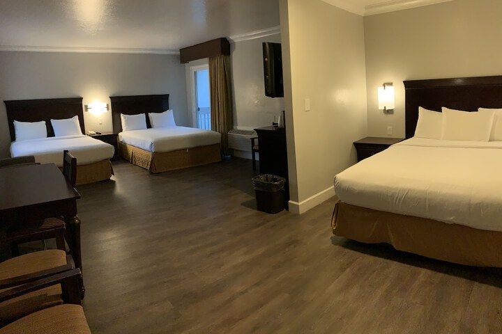Room 27 of 40