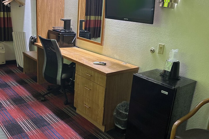 Room 5 of 16