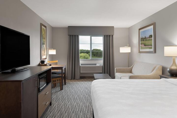 Little Crow Hotel & Conference Trademark by Wyndham