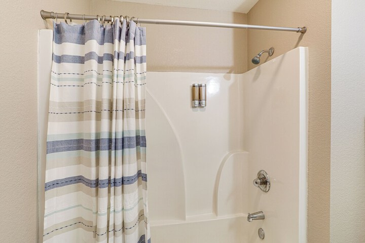 Quaint Pocahontas Townhome Central Location!