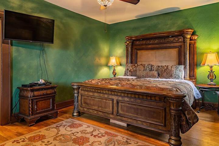 Room 40 of 143