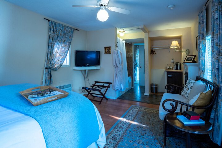 Room 83 of 242