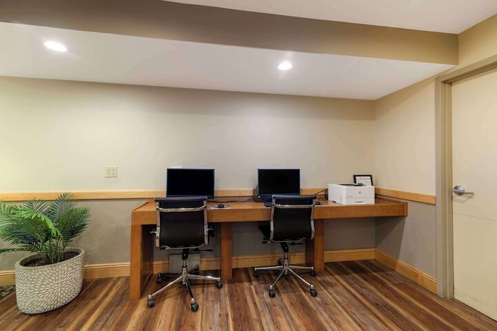 Best Western Plus Windjammer Inn & Conference Center