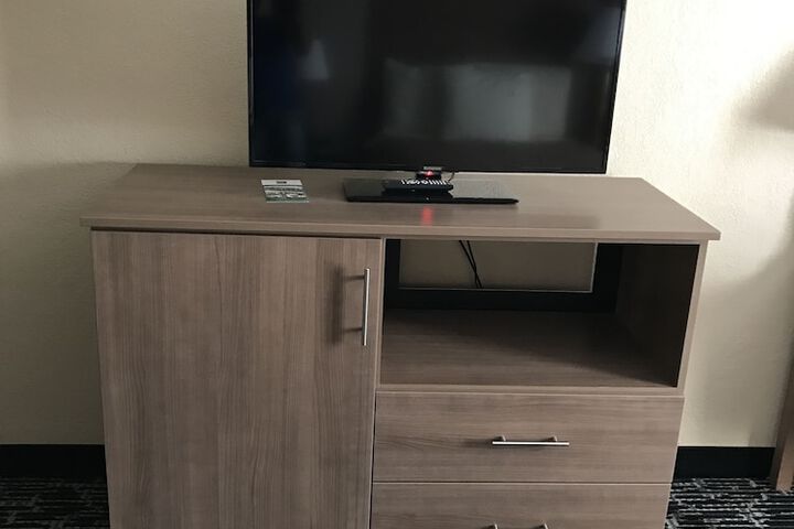 Room 17 of 38
