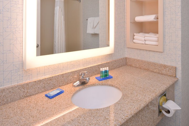 Holiday Inn Express & Suites Parkersburg-Mineral Wells by IHG