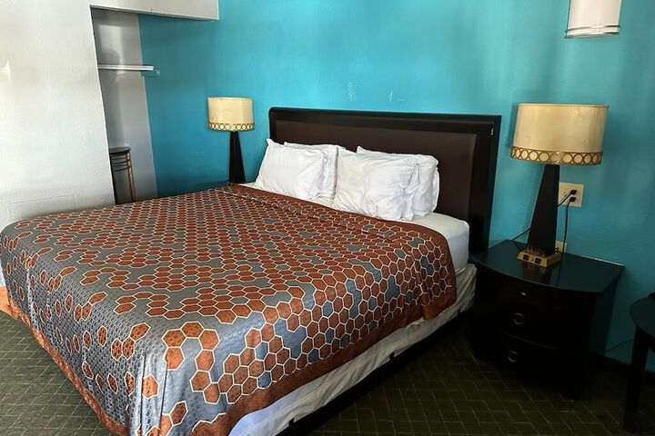 Room 15 of 33