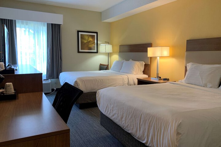 Room 32 of 47