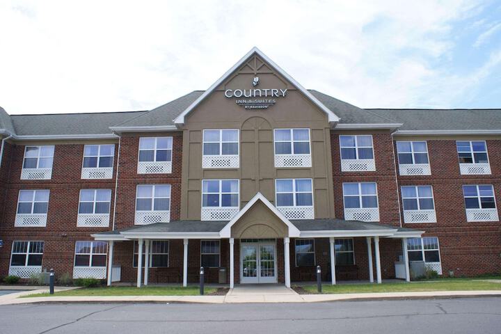 Country Inn & Suites by Radisson Lansing, MI