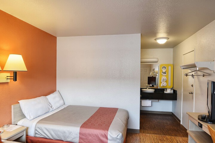 Room 35 of 41