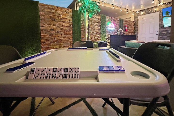 Experience Luna Sky! 65 TV Bar BBQ go FL Keys