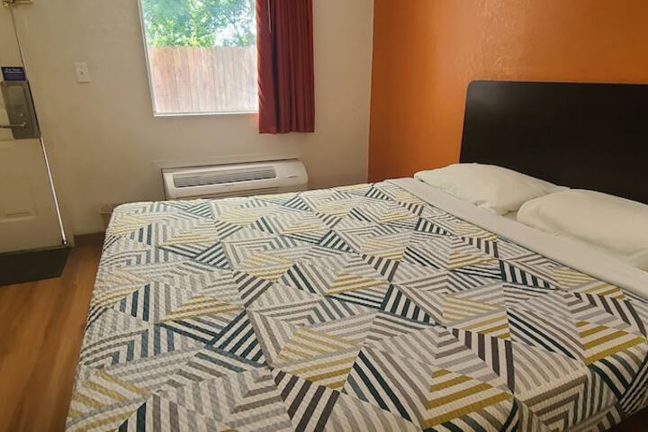Room 27 of 30